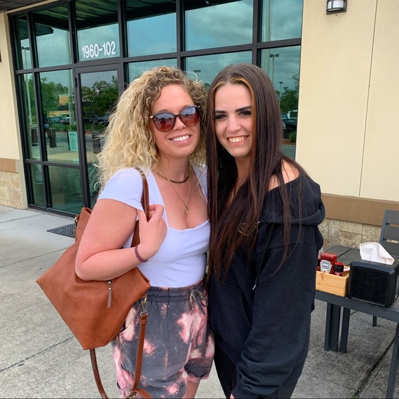 Meet your Posher, Brittany - Picture 3 of 5